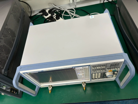Rohde & Schwarz ZNB40 VNA 40 GHz High Dynamic Range Vector Network Analyzer