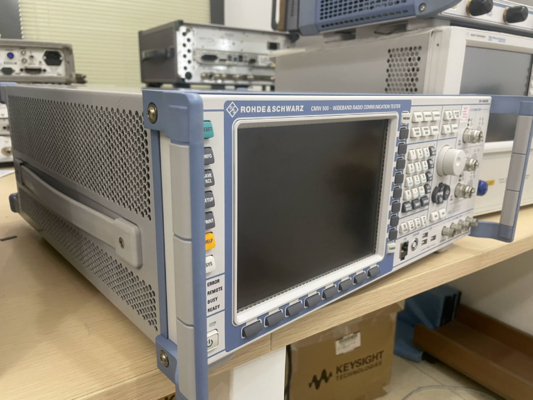 Rohde & Schwarz RF Communications Test Set CMW500 K50 3.3 GHz 8 Port Wireless Device Production Tester