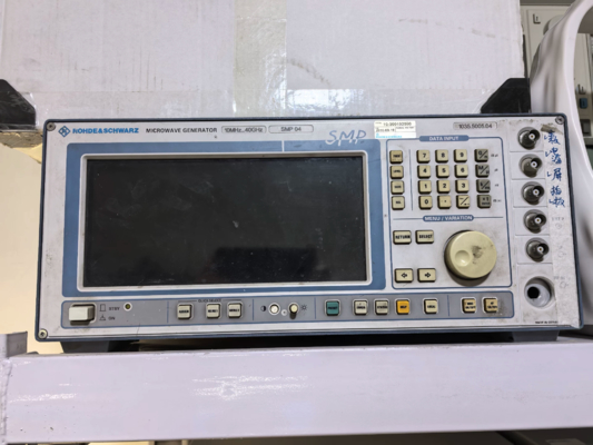 Rohde & Schwarz R&S SMP04 40 GHz Microwave Signal Generator RF Signal Generator