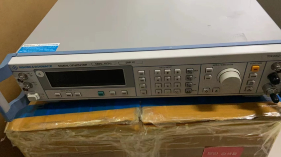 Rohde & Schwarz Rf Signal Generator R&S SMR40  40 GHz Microwave Signal Generator