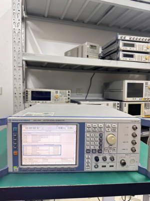 Rohde & Schwarz R&S SMU200A 6 GHz Dual Path Vector Signal Generator