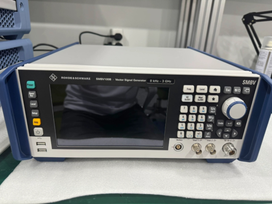 Ultra Wideband Vector Signal Generator  6 GHz  Rohde & Schwarz R&S SMBV100B