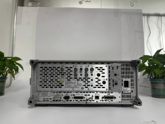 PSA RF Spectrum Analyzer Agilent E4440A  26.5 GHz  80 MHz Bandwidth