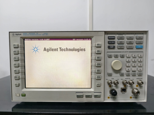 2.7 GHz RF Communications Test Set Multi Standard Wireless Test Set Agilent E5515C 8960