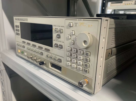 10 MHz – 26.5 GHz  RF Signal Generator High Purity Synthesized Swept-CW Generator Agilent 83630B
