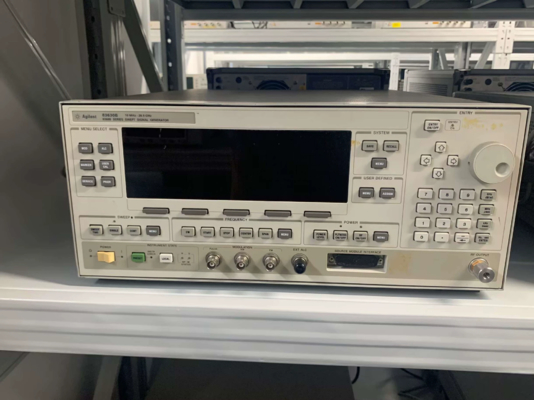 10 MHz – 26.5 GHz  RF Signal Generator High Purity Synthesized Swept-CW Generator Agilent 83630B