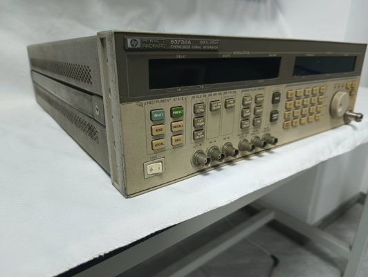 HP Agilent Rf Signal Generator For Sale 83732A 10 MHz – 20 GHz High Purity Synthesized Signal Generator
