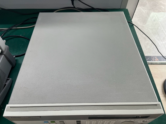 High Purity Synthesized CW RF Signal Generator HP Agilent 83712B 10 MHz  20 GHz