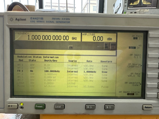 Agilent Signal Generator E4421B  2 GHz ESG-AP Analog / Vector Signal Generator