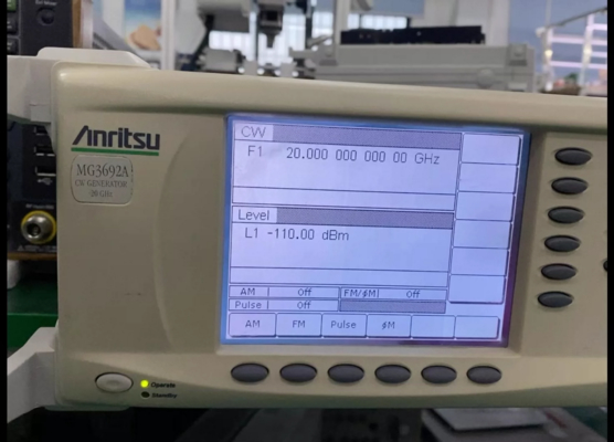 Low Phase Noise RF Microwave Signal Generator Anritsu MG3692A 2–20 GHz