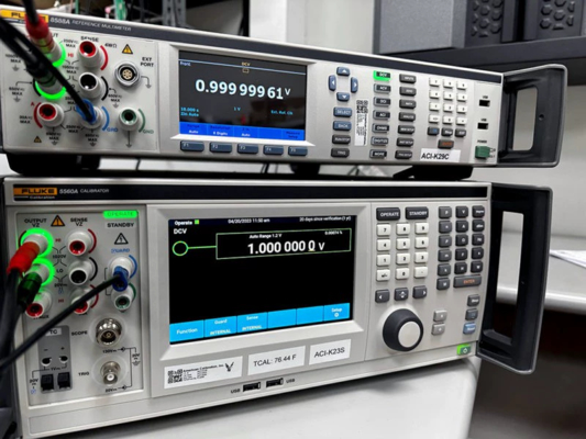 5560A High Performance Fluke Multi Product Calibrator 1020 V / 30 A
