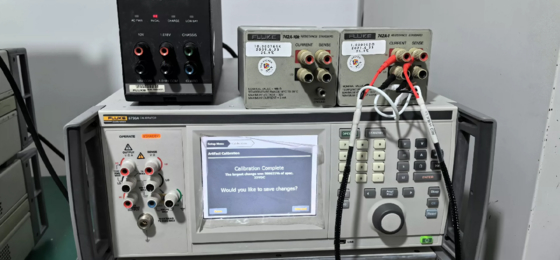 1100 V / 2.2 A Ultra High Accuracy Multi Function Calibrator Fluke 5730A