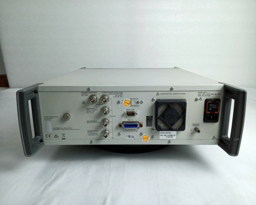 Low Phase Noise RF Reference Source Multi Function Calibrator 27 GHz  Fluke 96270A