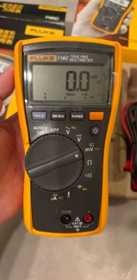 Fluke 116/116C True-RMS HVAC Multimeter, 600V, 6000 Count, Thermometer & Microamps, LoZ, CAT III 600V