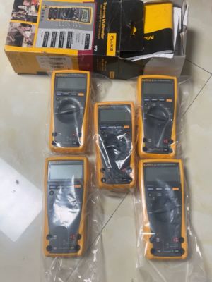 Fluke 179 True-RMS Digital Multimeter 1000V 10A 6000 Count Backlit Temp CAT IV 600V CAT III 1000V