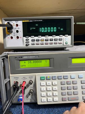 Fluke 8808A 5.5-Digit Dual-Display Bench Fluke Multi Meter With 1-Year Basic DC Voltage Accuracy 1000 V DC 750 V AC 10 A RS-232