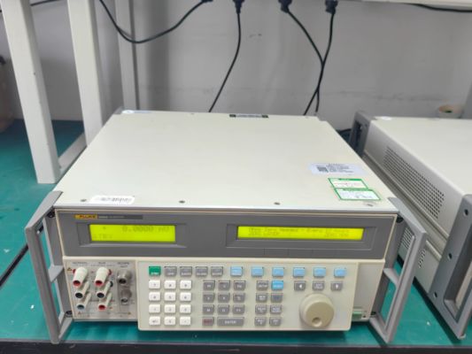 1020 V / 20 A Multi Product Calibrator Fluke Calibrator 5520a