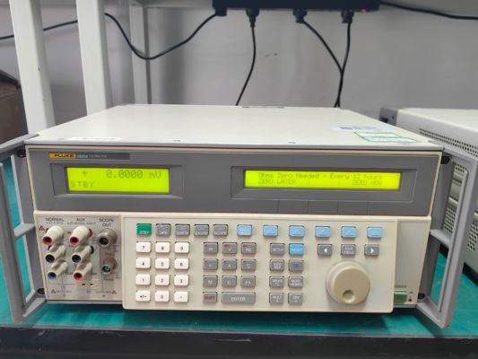 1020 V / 20 A Multi Product Calibrator Fluke Calibrator 5520a