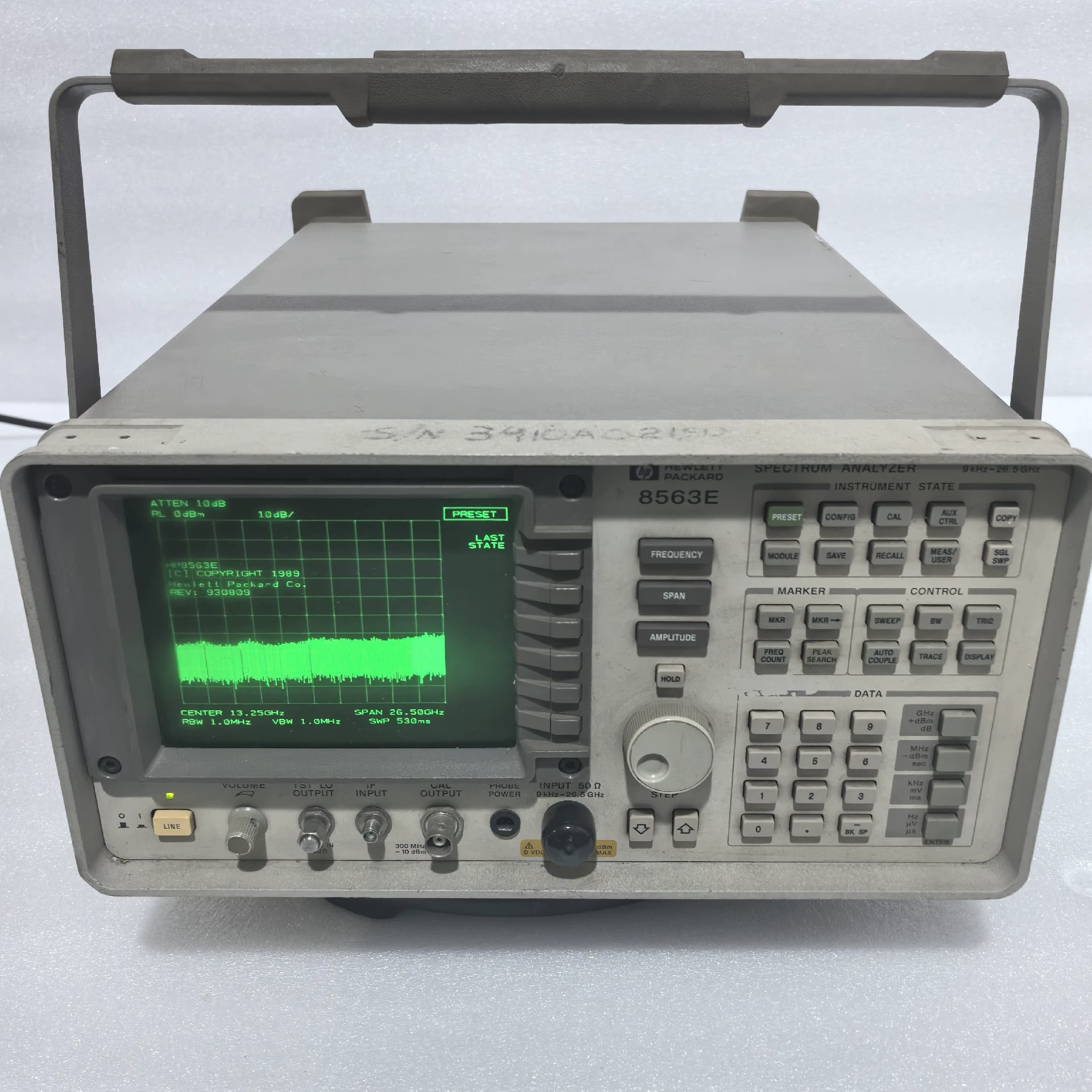 HP Agilent 8563E 26.5 GHz RF ポータブルスペクトル分析機使用